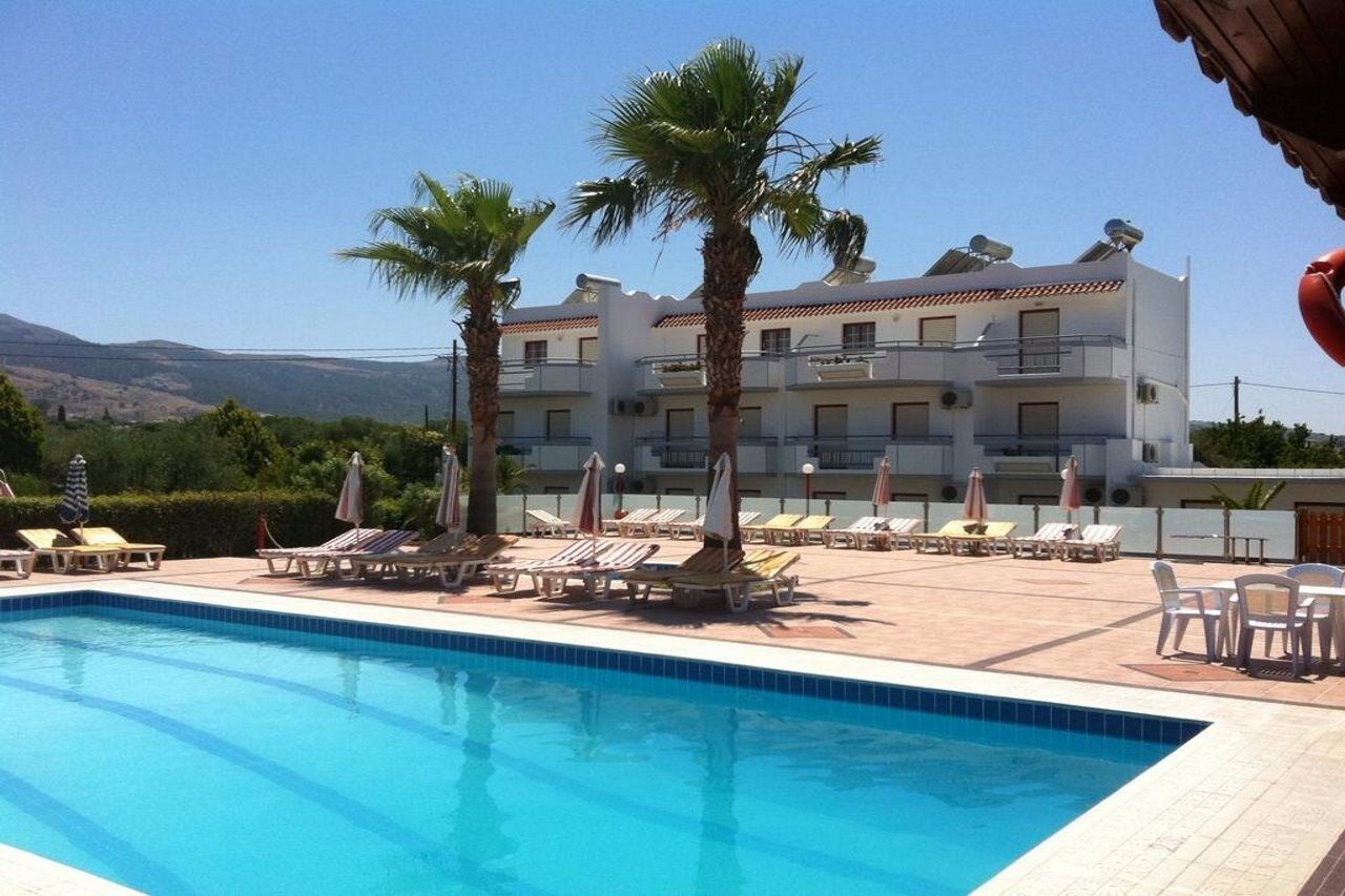 Sandys Studios Apartments And Log Villas Psalidi  Exterior photo