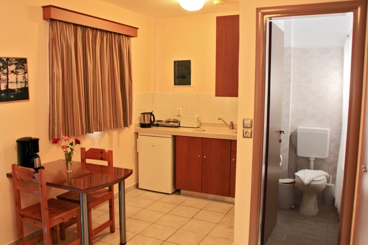 Sandys Studios Apartments And Log Villas Psalidi  Exterior photo